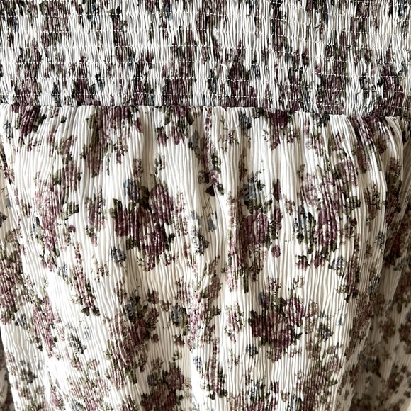 NWT Jacquie the label Lilac Floral Smocked Blouse in Natural.  Size Medium - Picture 2 of 6